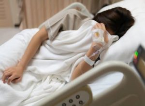 Mắc ungthư giai đoạn cuối di căn não, người phụ nữ đi khám, òa khóc khi biết “thủ phạm” đến từ chồng con