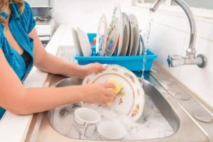 Ăn cơm xong, vì sao không nên rửa bát ngay? Hóa ra nhiều người vẫn làm sai mà không biết